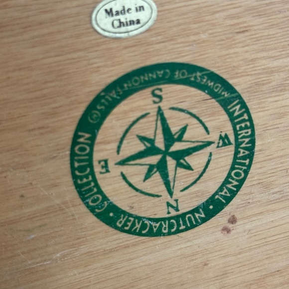 Santa Claus Nutcracker - Picture 6 of 7